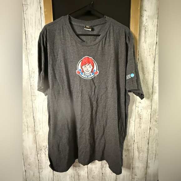 Wendy’s Fresh Beef NCAA Squared Gray Employee Uniform T-shirt, Mens X Large 309 - Picture 1 of 6
